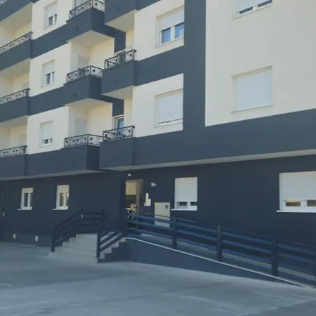 Pavle アパート ビイェリナ